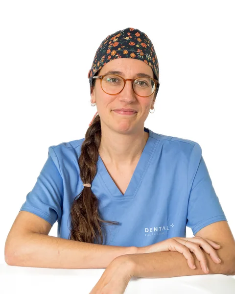 Dra. Maria Hernández Imaz, Periodòncia i odontologia general